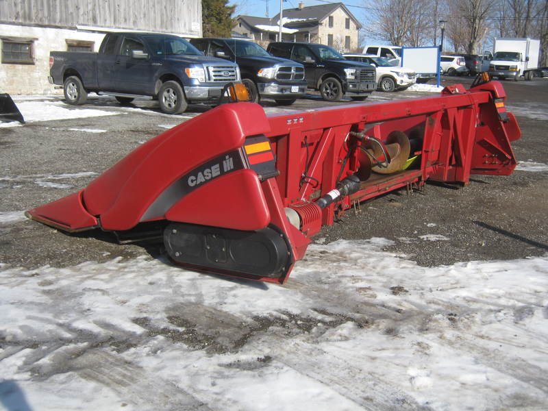 Combines & Harvesting Equipment  Case IH 2206 Corn Head  Photo